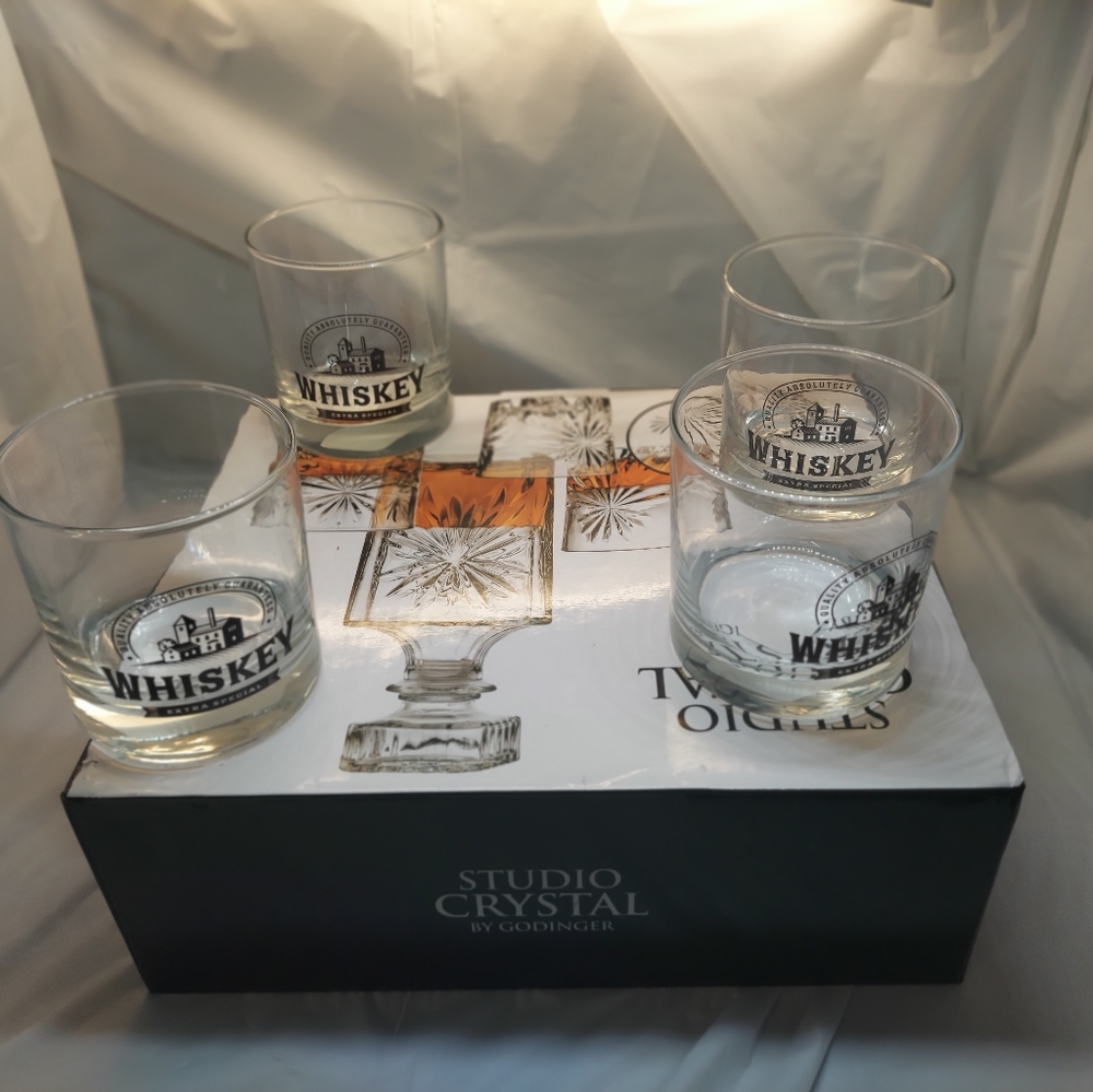 Whiskey decanter/w4 glasses +4 more 8 total glasses